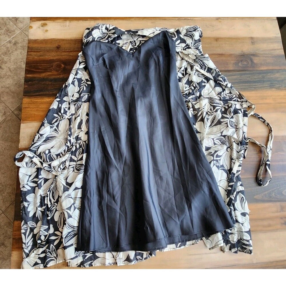 Banana Republic NWT Silk Blend Wrap Black & White Floral Dress Sz 4p MSRP $89 - Picture 4 of 12